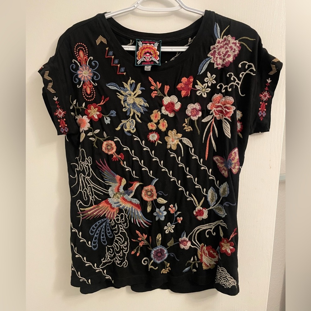 Johnny Was XS NEVER WORN embroidered top!